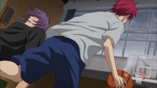 Akashi awakens Emperor Eye and teaches Murasakibara a lesson for daring to turn on the captain