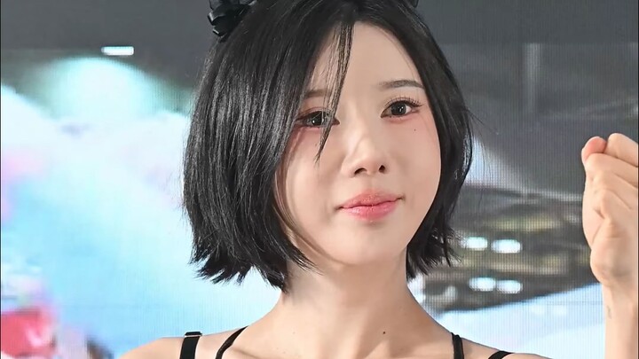[Brown Dust 2] Shuer with Cat Ears Signs Autographs for Fans ~ She’s No Flirt, Just Naturally Gifted