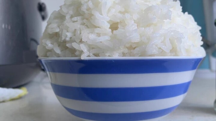 I didn’t expect that the blue and white bowl actually had peripherals, and my eyes went dark.