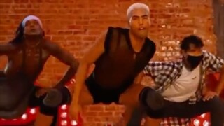 论天赋的重要性，不单单时尚感绝顶，步伐强劲有力，就连舞蹈水平也可以称得上专业？