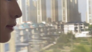 女生偶遇上帅哥，晒在社交网络上，笑称：杭州帅哥真多！！