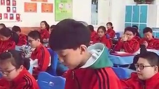 【TF家族三代】奶味十足！张宝幼年英语课上演唱儿童歌曲视频流出#张泽禹