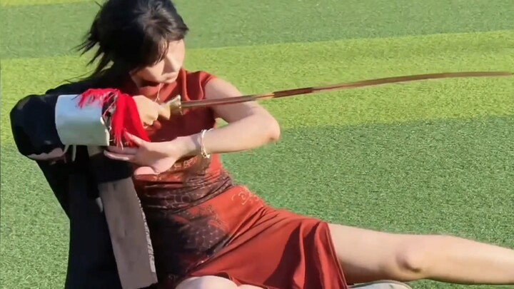 Mengulas tarian pedang klasik yang meledak di seluruh internet, langsung memukau semua orang begitu 