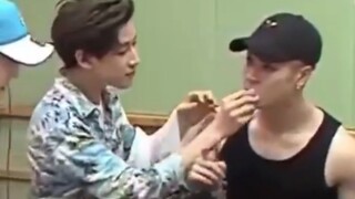 【GOT7】Jackbam terlihat sangat baik merawat saudaranya!