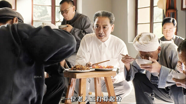 Premier Zhou invited the villagers to a meal, only to find that almost everyone was eating with grea