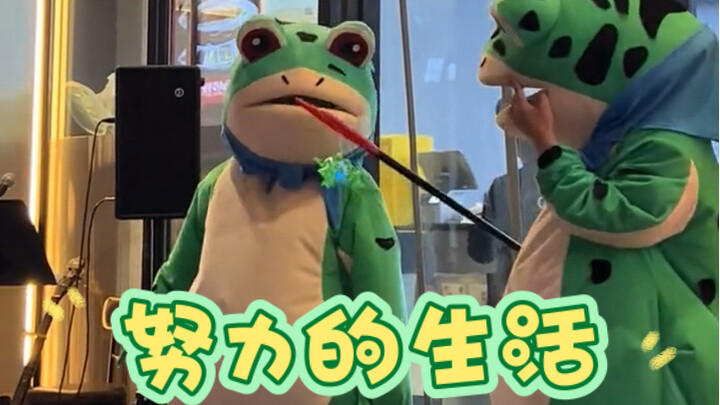 Some people seem to be wearing masks, but in fact, they've taken them off.