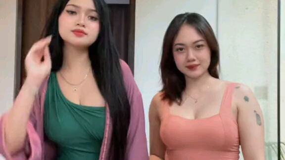 PILIH yang kiri atau kanan ? 🤤🥰