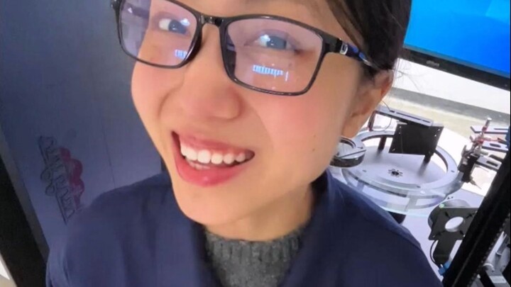 لن أحذف، سأضيف فقط بعض المسافات والفواصل والخطأ...