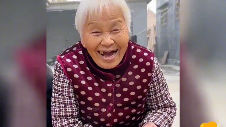 เรื่องราวความรักของลุงผ่านไฟกับป้าลื่น!