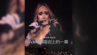 มีคนชูรูปภรรยาผู้ล่วงลับของ Adele ขึ้นมาขณะแสดงคอนเสิร์ต และ Adele ก็ร้องไห้ออกมา