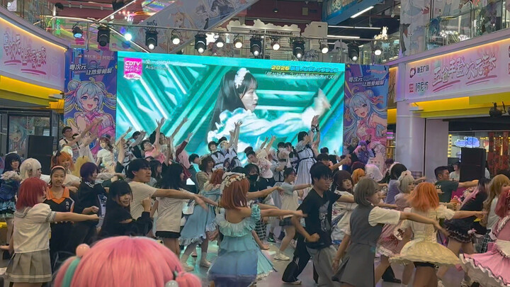 AiScReam ice cream episode: throwing moves on stage, dancing off stage