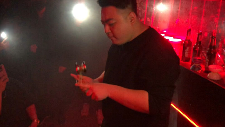 Gà Đen Ẩn (Buổi biểu diễn Yo-Yo đêm giao thừa của CEO Chen)