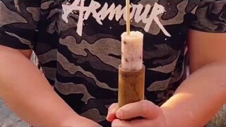 Pangsit beras manis tabung bambu dengan aroma khasnya