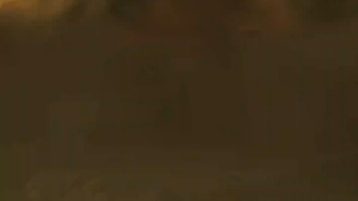 ผู้หญิงเปิดประตูเครื่องบินแล้วกระโดดลงจากความสูงนับหมื่นเมตรทันที!