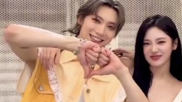 เป็นเพื่อนที่เปิดกว้างมาก หนิงอี้จั่วกับเว่ยเหรินเป็นเพื่อนกัน ฮ่าฮ่าฮ่า พวกเขาเป็นเพื่อนที่ดีต่อกัน
