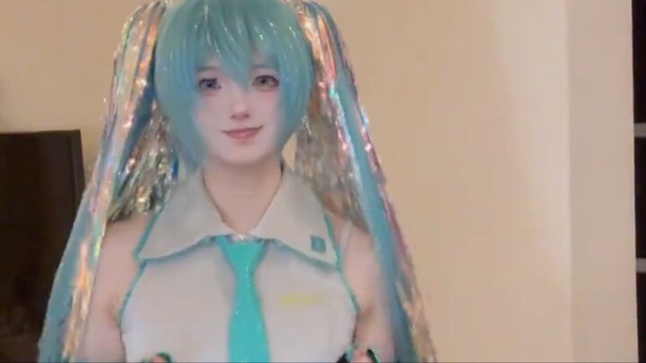 Man trying cos Hatsune miku💀 IM your waifu lol