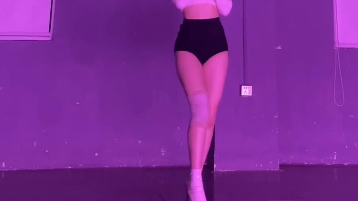 Who hasn't seen it yet? ! The choreography is so sexy!