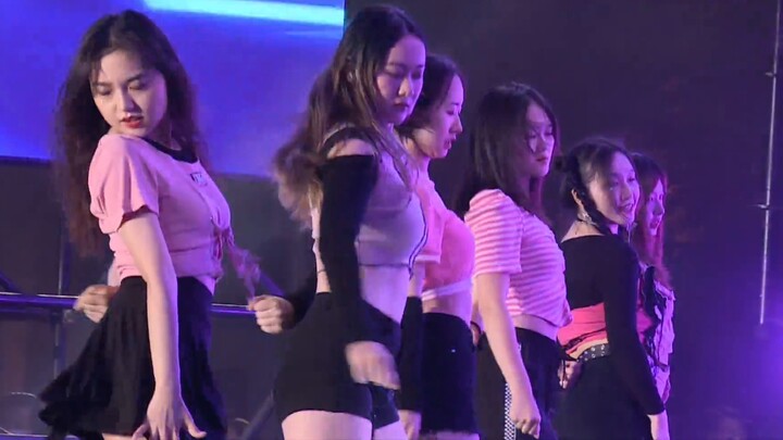 Bạn cảm thấy thế nào khi nhảy theo ca khúc mới của BlackPink tại Tiệc Định hướng Đại học Thanh Hoa?