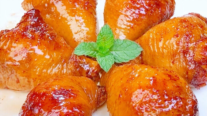Không cần nhằn xương, bánh bao đùi gà sốt coca kèm chả tôm, cắn một miếng là thịt gà ôm trọn lớp chả