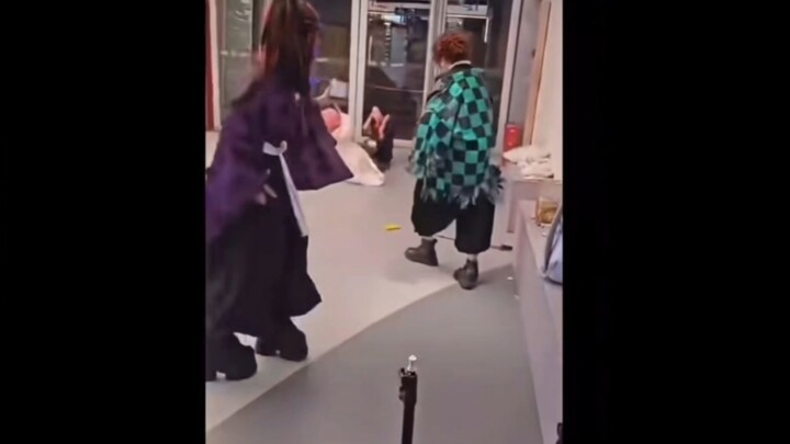 Tôi: Anh coi mạng sống là cái gì vậy?