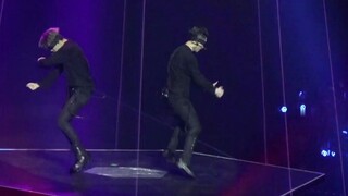 Tarian klasik Zhang Yixing dan Kim Jong-in dengan mata tertutup. Inilah kekuatan dua dancer utama EX
