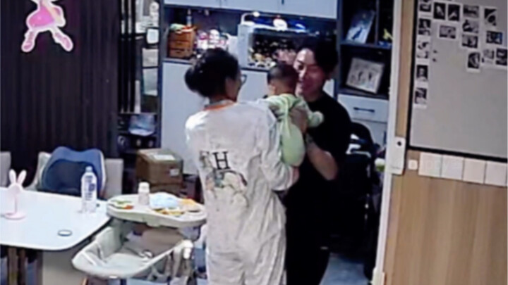 "Suara bayi pertama kali memanggil 'ayah' dan 'ibu', suara paling indah di dunia"