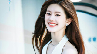 Zhao Lusi promised me to be dazzling on the way to and from get off work today! She is full of aura 
