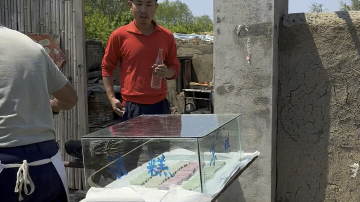 小时候看着玻璃柜立的凉糕口水直流