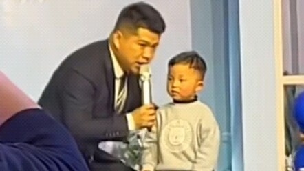 หนูน้อยวัย 5 ขวบน่ารักเปิดใจคุยกับพิธีกรอย่างกล้าหาญ พร้อมประกาศกลางงานว่าจะแต่งงานกับแฟนสาวในปีหน้า