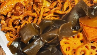 Braised duck necks are not selling well anymore. Is it because we young people don’t like them anymo