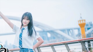 [Bernyanyi dan menari sendiri] Selamat pagi Jumat Kerja ulang tahun~