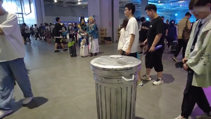 I got excited and saw the trash can running by itself in bw [bw2023] [Star Dome Railway Trash Can]