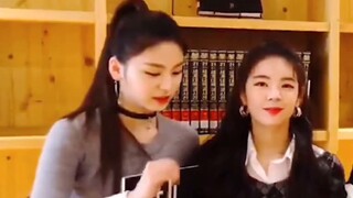 [Idol] Giving a heart? Sure, but it costs extra! Check out the "extra money" heart gestures among id