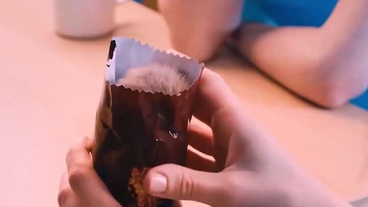 Ketika kamu membuka kotak kue kering dan yang keluar semuanya berbentuk hewan, hal apa yang paling i