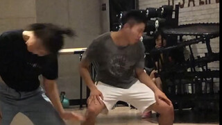 เมื่อหนิวเสี่ยวเกอลองเต้นแจ๊ส