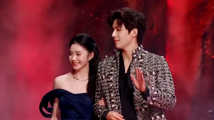 รวมลุคพรมแดงของเหล่าดาราหญิงในงานประกาศรางวัล Starlight Awards 2024 คุณจะเลือกใคร?