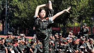 盘点校园里从来不缺的灵魂舞者。"伯虎说 "孤身 "灵魂舞者