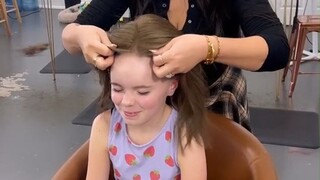 Little girls who lost their hair for various reasons reacted to wearing wigs for the first time
