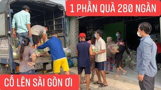 200 phần quà khoảng 4 tấn được cả xóm chung tay soạn gởi bà con bị phong tỏa ở Sài Gòn