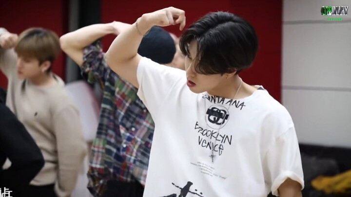 อย่าตีหัวซ้ำๆ ตอนท่อนฮุกของเพลง MANIAC อีกแล้ว!!!!!!!!