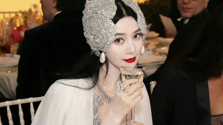 Nhà thiết kế nói với Phạm Băng Băng: Tôi được cô ấy “chọn mặt gửi vàng” rồi! Cô ấy đã mặc đồ do tôi 