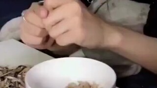 ให้ฉันกินคำเล็กๆ สักพันล้านคำ