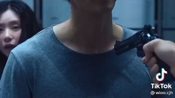 có ai thương em mà lại băng qua màn sương đêm bởi vì không muốn nhìn em khóc và anh nhớ mùi hương em