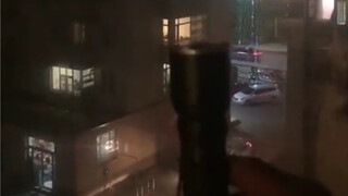 来康康开了挂的手电筒