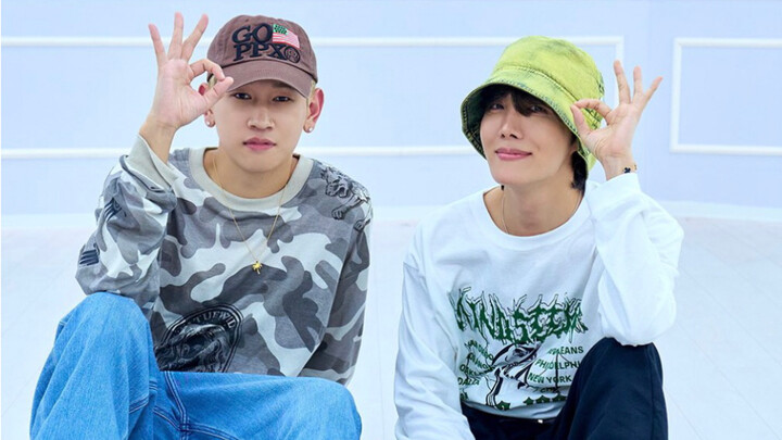 220926 Crush’s new song “Rush Hour” (feat. Jung Ho-seok) studio practice version released.