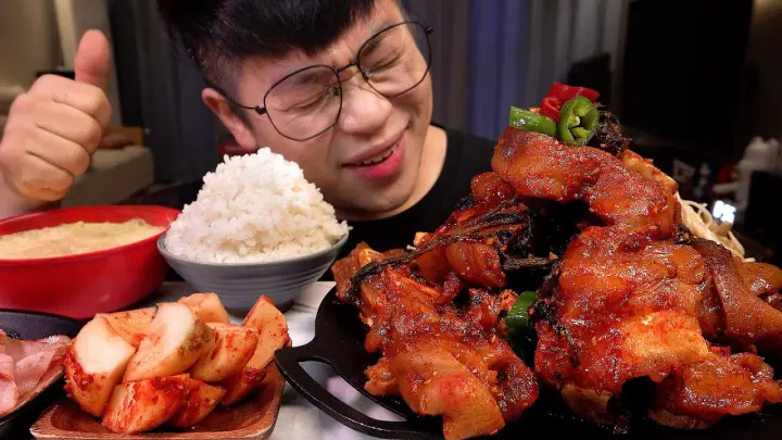 SUB 매운 우족찜 먹방 불닭소스 넣어 더욱 맵게 대박 레전드 먹방 Spicy braised beef feet mukbang Legend koreanfood eatingshow a