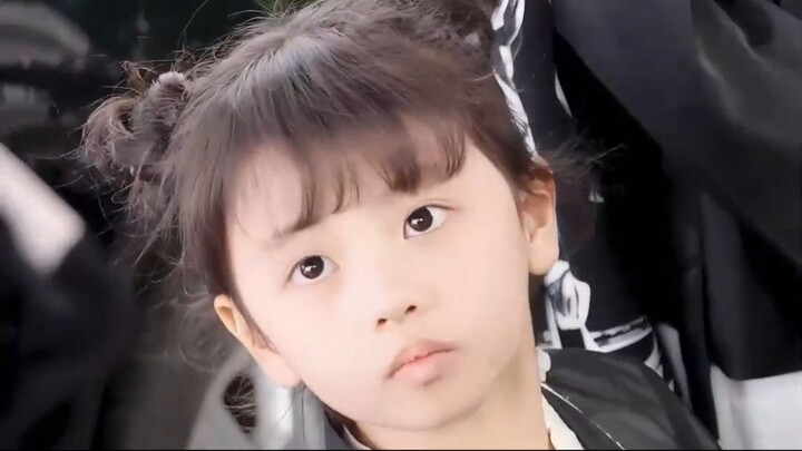 เด็กหญิงยากจนเรียกซีอีโอว่าพ่อถูกเยาะเย้ย แต่ซีอีโอร้องไห้เมื่อเห็นดวงตาเหมือนแฟ