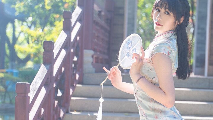 【จื่อฮัว】ฉากกั้นแนวตั้ง ❤ล่องเรือในสายหมอก ❤สายลมอ่อนๆ ริมแม่น้ำและหญิงสาวสวยในชุดเชิงซัมที่กำลังเต้