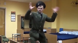 #政委今天不在家系列# 尬尬尬尬舞~ 军营里的斯拉夫摇！！