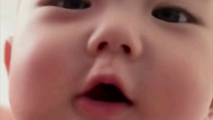 Experience an 8-month-old baby’s daily wake-up call!